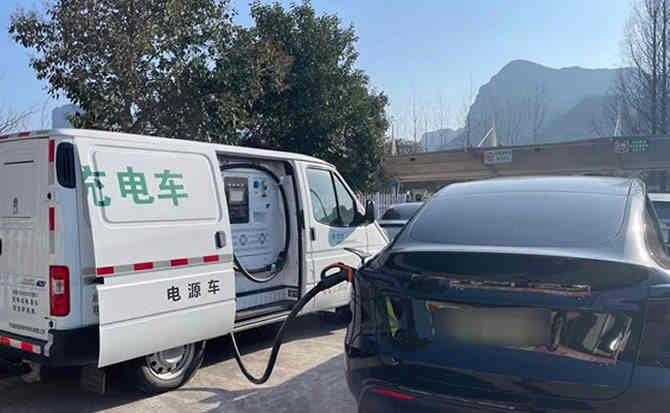 盐边汽车搭电