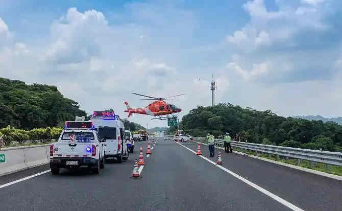 盐边高速公路汽车救援案例